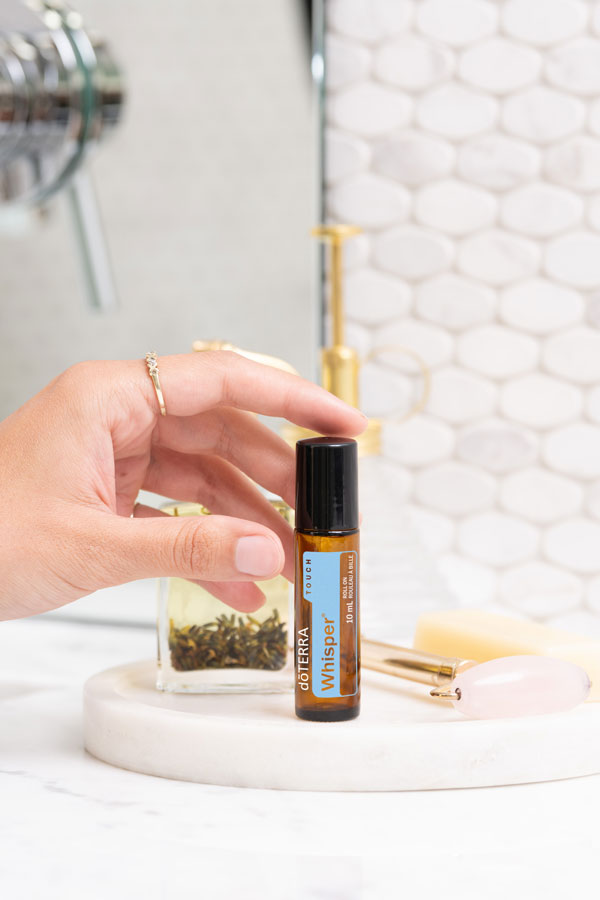 doTERRA Whisper Touch Roll-on Blend, Promotes feelings of femininity and enhances mood.